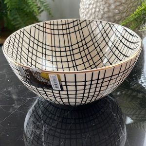 Thyme & Table large soup bowl / serving bowl